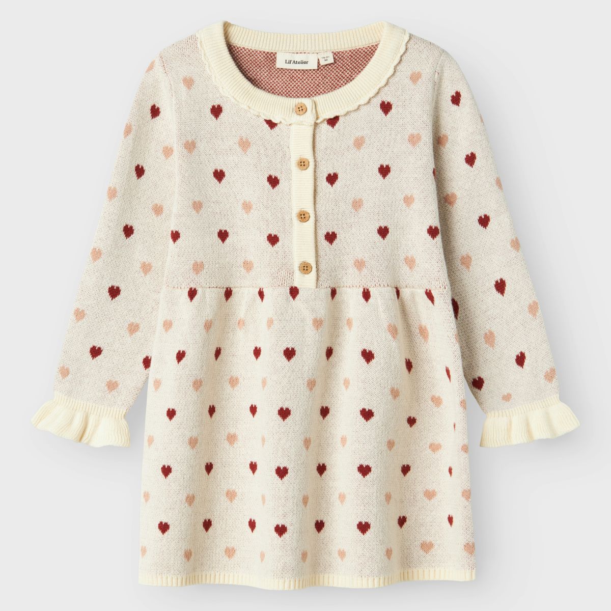 Hoe enorm schattig is deze saran knit jurk in de kleur heart turtledove van het lieve merk Lil' Atelier?! Dit schattige jurkje is perfect voor je kindje en wil je het liefst elke dag aandoen bij je kleintje, zo leuk is hij! VanZus