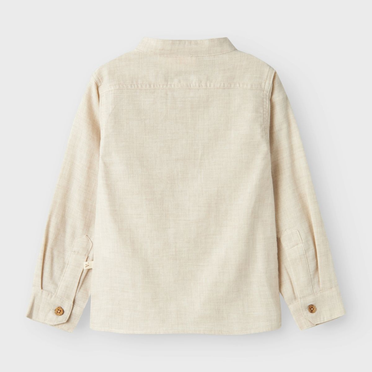 Hoe schattig is dit tarou overhemd in de kleur turtledove van het merk Lil' Atelier? Deze blouse is perfect voor feestelijke gelegenheden, maar is ook geschikt voor leuke alledaagse outfits. VanZus