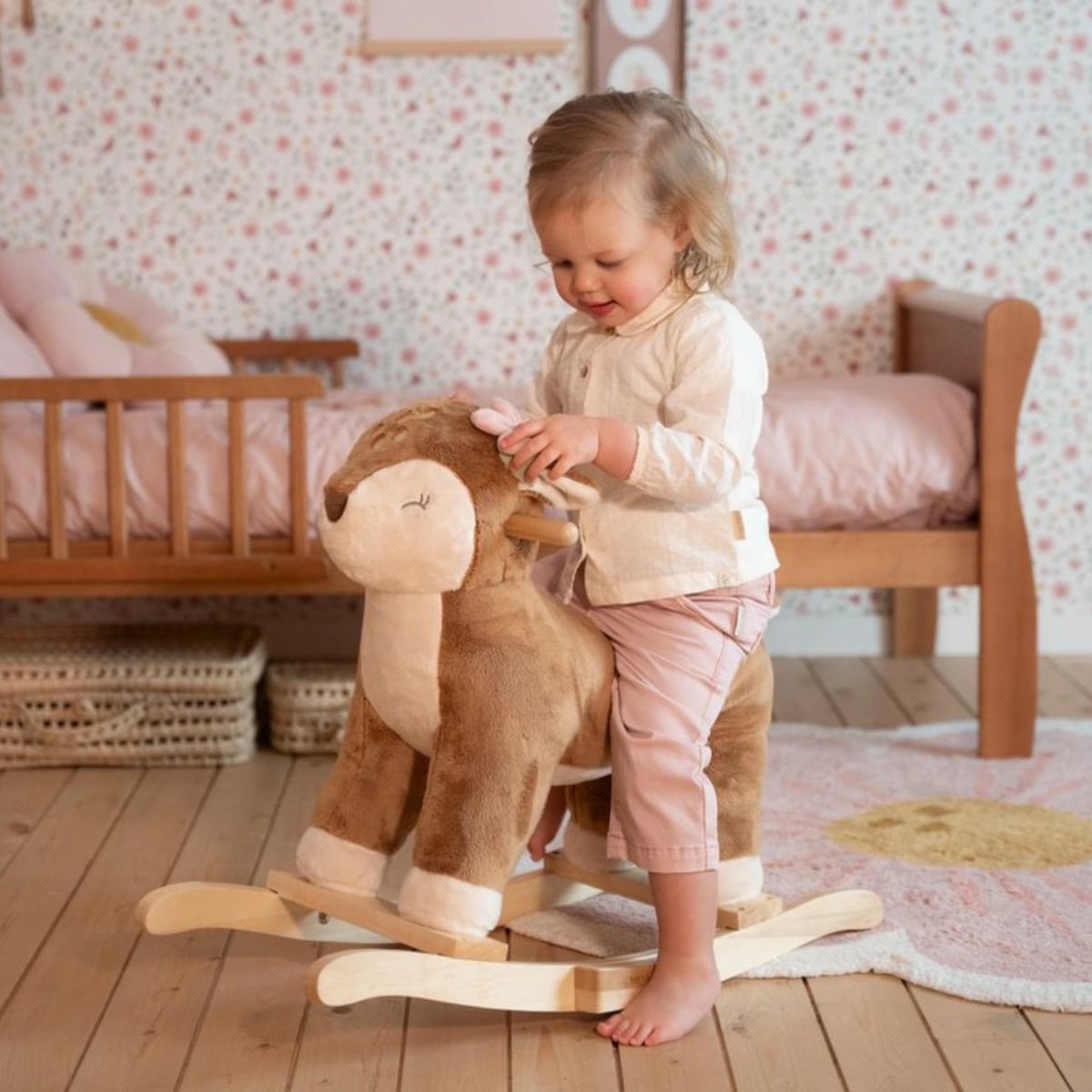 Beleef magische momenten met het Little Dutch hobbeldier hert fairy garden. Veilig en knuffelbaar speelplezier voor kinderen van 1-4 jaar. VanZus