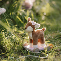 Laat je kleintje avontuurlijke wandelingen maken met het Little Dutch trekdier hert uit de fairy garden-collectie. Perfect voor jonge ontdekkingsreizigers, stimuleert het de motorische vaardigheden. VanZus