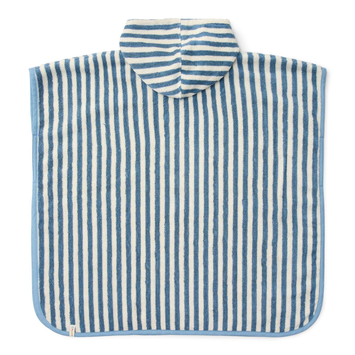 Lekker opdrogen en opwarmen doet je kleintje met deze badponcho in de variant ocean sea life ocean blue van het merk Little Dutch. Deze schattige badponcho is heerlijk zacht en ziet er ook nog eens heel schattig uit! VanZus