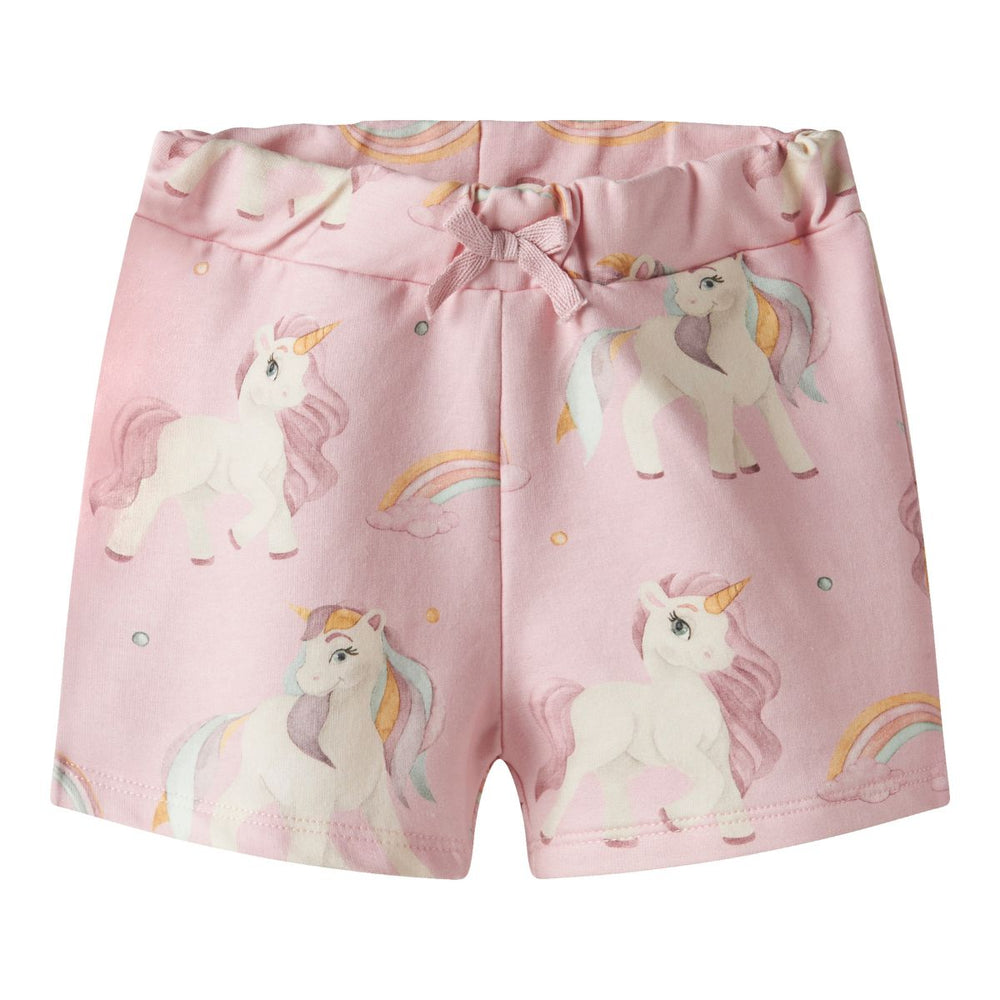 Creëer een relaxte en hippe look met deze darlinga sweat short in de kleur ballerina van het merk Name It! Deze short is gemaakt van katoen en elastaan en zit dan ook heel comfortabel en voelt zacht aan. VanZus