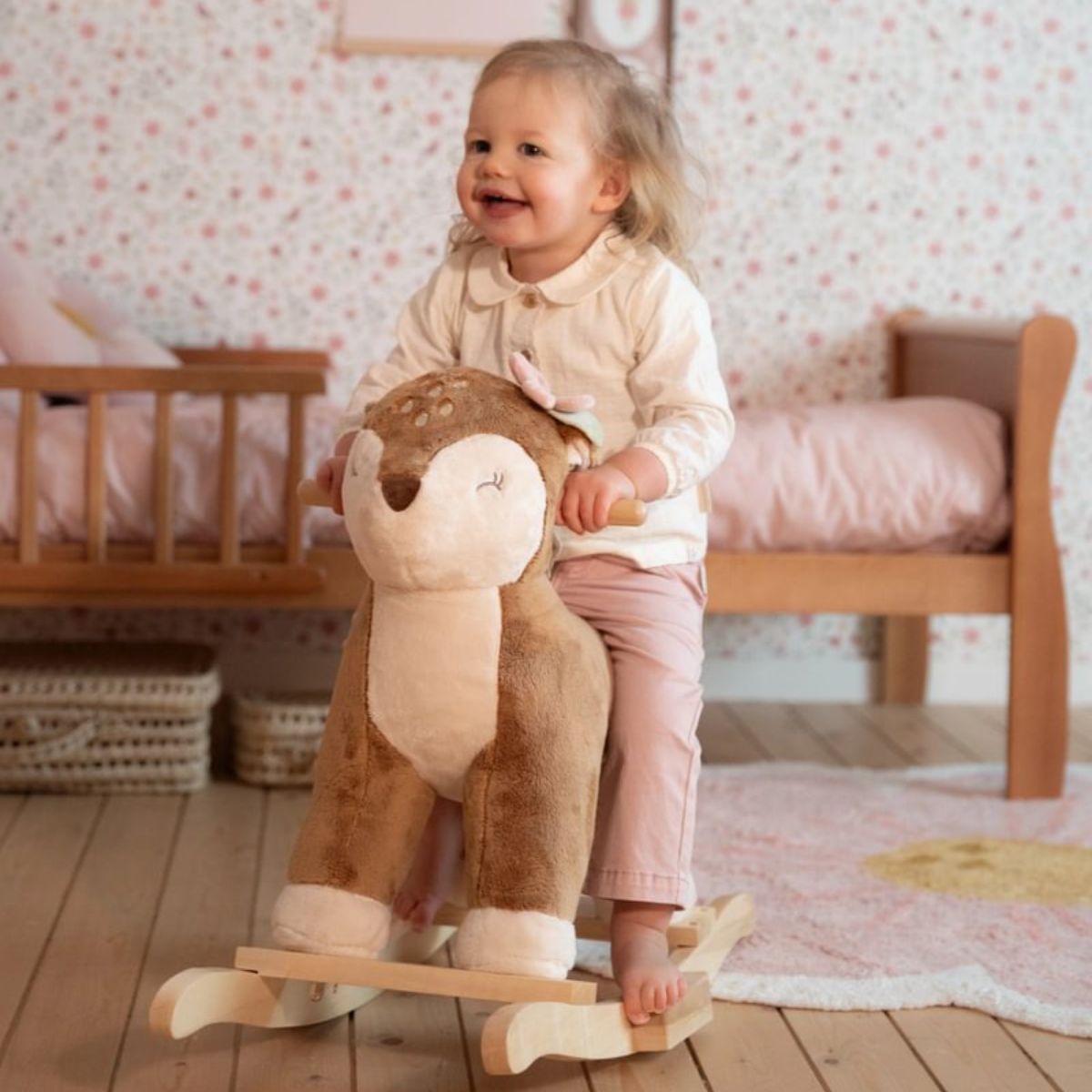 Beleef magische momenten met het Little Dutch hobbeldier hert fairy garden. Veilig en knuffelbaar speelplezier voor kinderen van 1-4 jaar. VanZus
