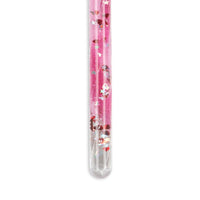 Laat de magie tot leven komen met deze magische glitter twirlstok in de variant cherry. Deze betoverende twirlstok is perfect voor kleine dromers die houden van fantasie en creativiteit. VanZus