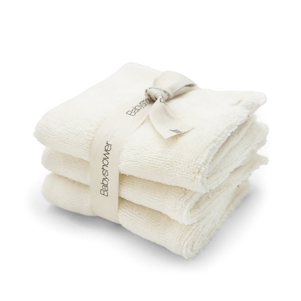 De 3-pack mini handdoekjes in bamboo touch van Babyshower zijn ideaal voor kleine handen en gezichten (28x28 cm). Gemaakt van 100% Oeko-Tex katoen, veilig voor de gevoelige huid. Wasbaar op 30 graden. VanZus