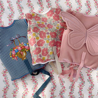 Het Konges Slojd avery zwemvest in de kleur fleur anglaise is een onmisbaar accessoire voor jouw kleine waterliefhebber. Dit zwemvestje biedt optimale veiligheid en ondersteuning tijdens het zwemmen, dankzij de hoogwaardige neopreen materialen. VanZus