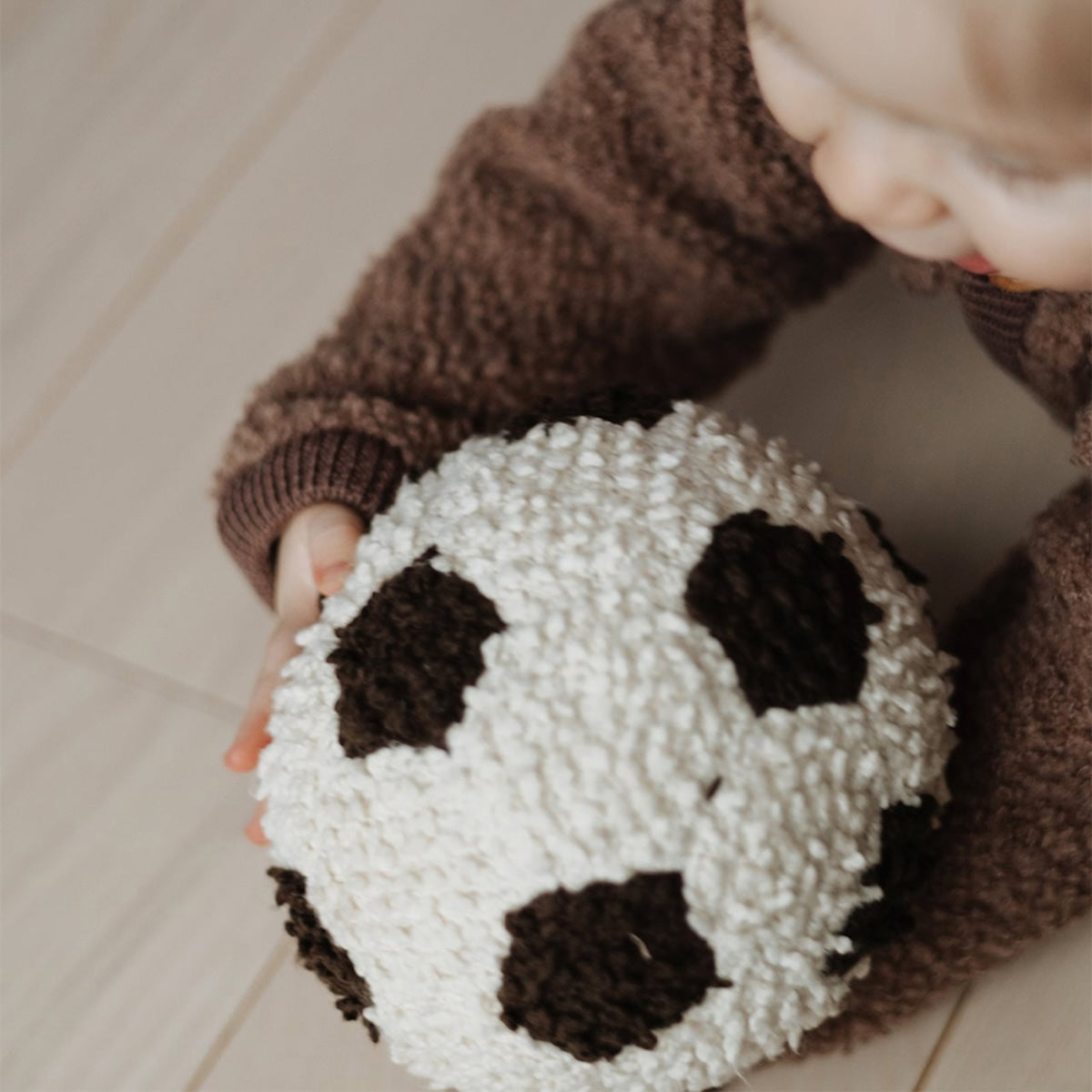 Smallstuff bouclé gebreide voetbal off white/brown