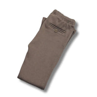 De Two You Label lilly straight legging in de kleur taupe kan niet ontbreken in de kledingkast van je dochter. Deze comfortabele legging heeft een nauwsluitende pasvorm met wijde pijpen en is gemaakt van een zachte en rekbare stof die je kleintje alle bewegingsvrijheid biedt. VanZus