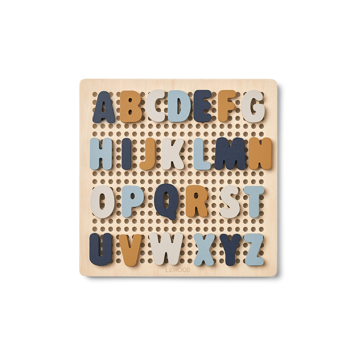 Ken jij alle letters van het alfabet? De Liewood Ainsley letterpuzzel sea blue heeft een prikbordsysteem, waarbij jij bepaalt op welke plek je het stukje plaatst. 66 stukjes in blauwtinten. VanZus.