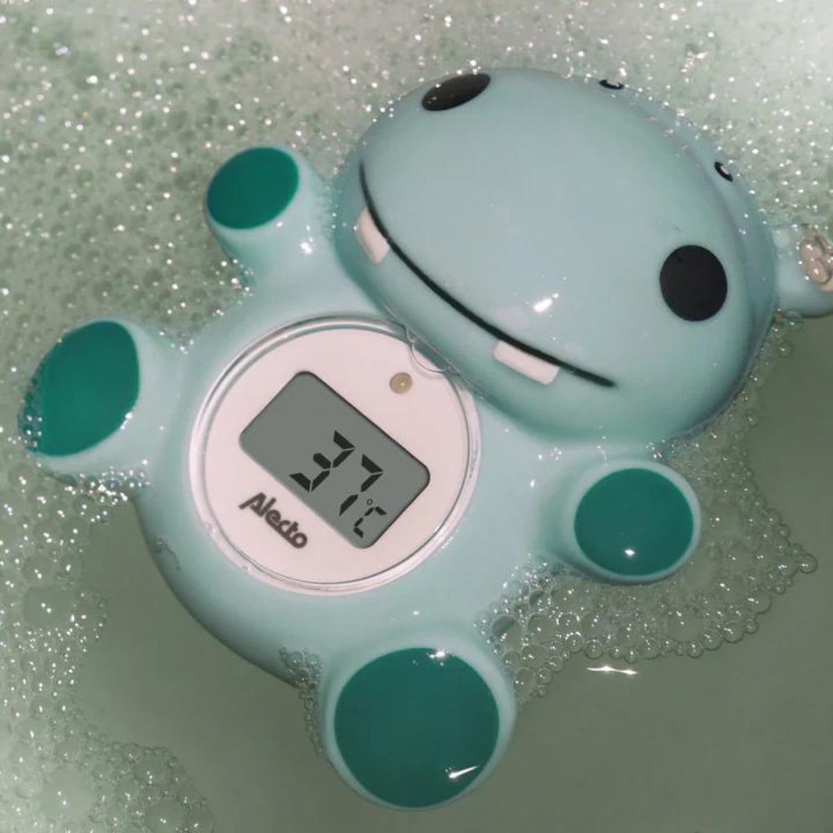 Meet de temperatuur van het badje of de slaapkamer van jouw kindje met de thermometer nijlpaard BC-11 van Alecto. Nauwkeurige meting met een meetbereik van 0-50 graden. Bij hoger dan 39 graden gaat het alarm af. VanZus