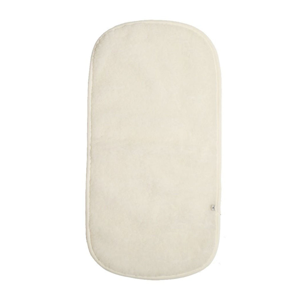 De matrasbeschermer voor de wieg van het merk Alwero in de kleur naturel is perfect voor jouw baby. Warm, zacht, comfortabel en ventilerend. Afmeting 80x42 cm. VanZus