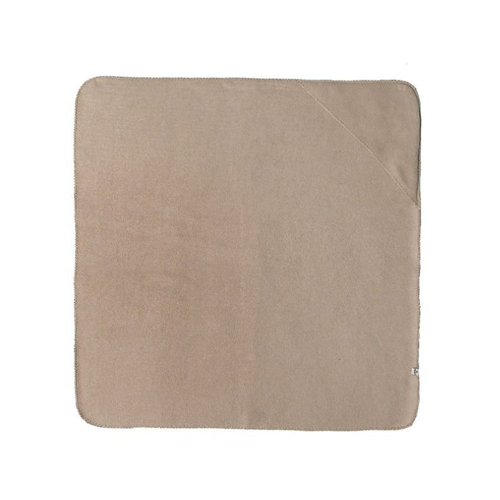 Zacht, warm en stijlvol: de omslagdoek virgin in de kleur beige. De wikkeldoek is gemaakt van merinowol en zorgt voor een comfortabel gevoel. Afmeting 80x80 cm. VanZus