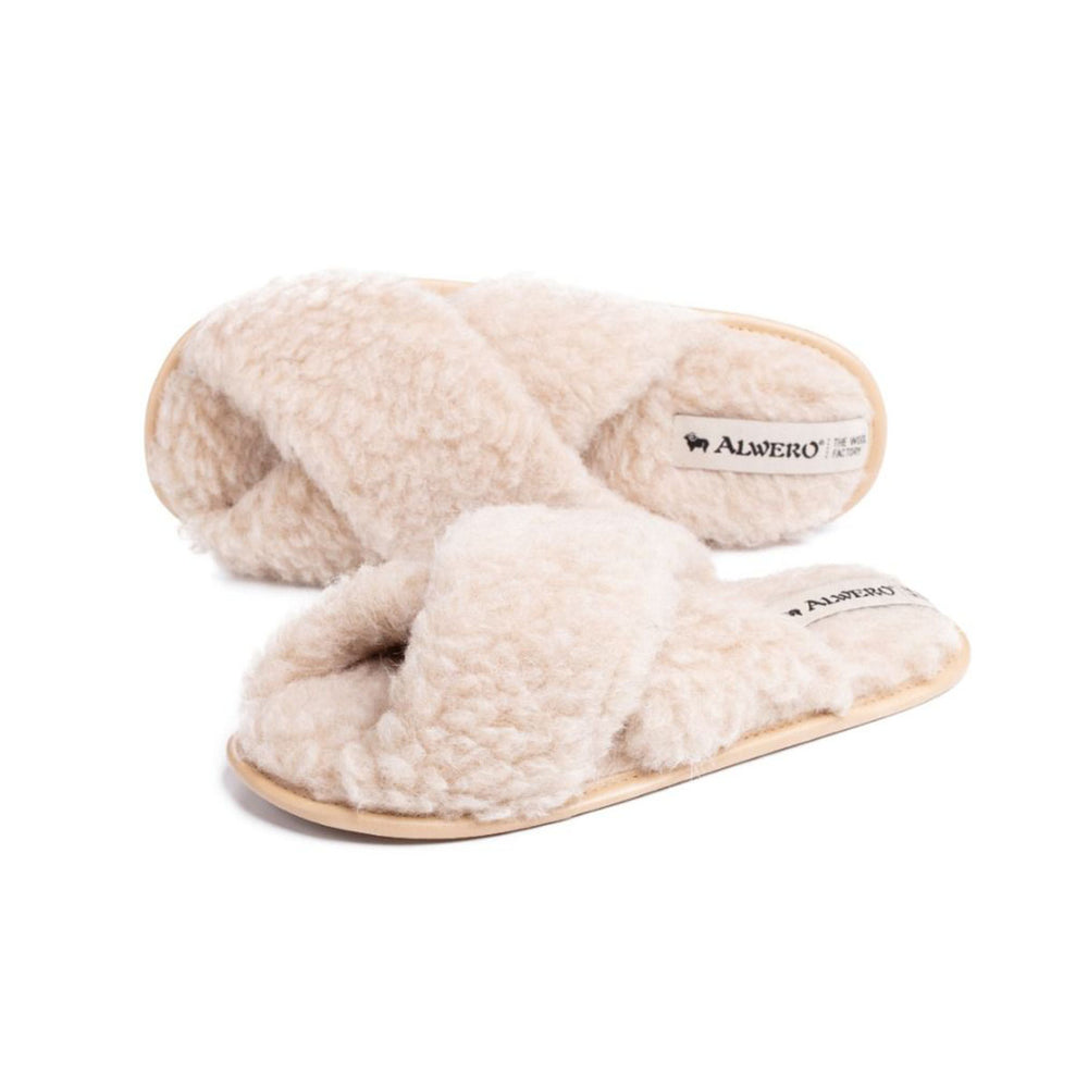 Houd je voeten heerlijk warm in de winter met deze twenn x beige sloffen van het merk Alwero. Deze heerlijke sloffen houden je voeten goed warm, voelen lekker zacht aan en zien er ook nog eens elegant uit! VanZus