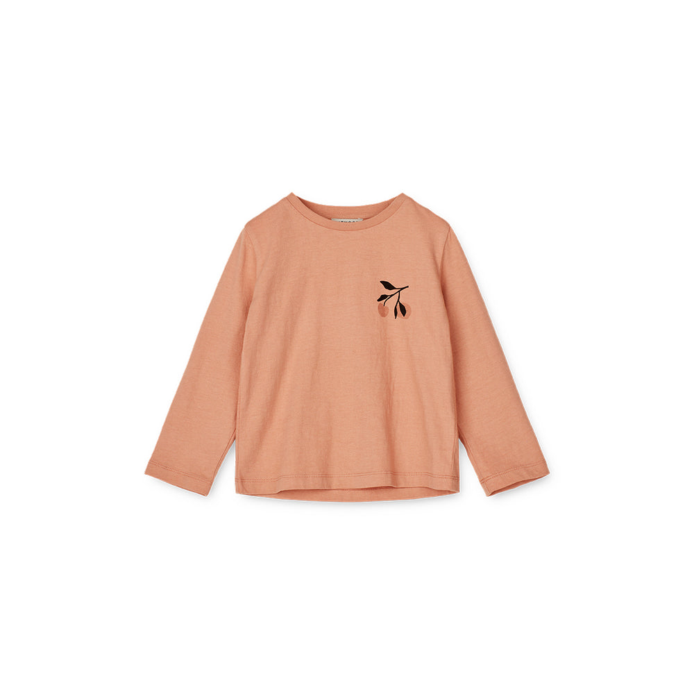 Met het Liewood apia t-shirt lange mouw peach/tuscany rose in je kast is je kleintje klaar voor het najaar! Dit zachte shirt met lange mouwen is gemaakt van 100% biologisch katoen.  De longsleeve heeft een leuke print en is verkrijgbaar in diverse varianten. VanZus.
