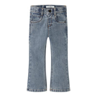 Hoe schattig is deze salli slim bootcut jeans in de kleur medium blue denim van het merk Lil' Atelier! Deze broek is de ideale jeans voor hippe outfits! Combineer deze schattige broek bijvoorbeeld met een lekkere warme trui of een flowy top. VanZus