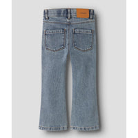 Hoe schattig is deze salli slim bootcut jeans in de kleur medium blue denim van het merk Lil' Atelier! Deze broek is de ideale jeans voor hippe outfits! Combineer deze schattige broek bijvoorbeeld met een lekkere warme trui of een flowy top. VanZus