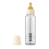 Perfect voor oudere baby's: BIBS glazen babyfles latex 225 ml in ivory. Gemaakt van hittebestendig borosilicaatglas met een 100% natuurlijk latex speen, imiteert het de moederborst. Vrij van BPA, PVC en ftalaten. VanZus