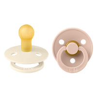 De originele BIBS fopspeen colour in 2-pack in de kleuren ivory/blush. 100% latex en voedselveilig materiaal, ronde speen, vrij van BPA en flalaten. In diverse kleuren. VanZus