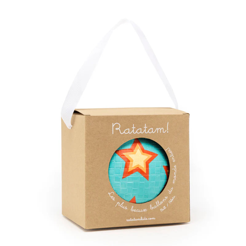 De kleine bal starry van Ratatam betovert kinderen met zijn kleurrijke ontwerp vol sterretjes. Compact, lichtgewicht en duurzaam – perfect voor binnen- en buitenspeelplezier. Ideaal voor kleine handjes. VanZus