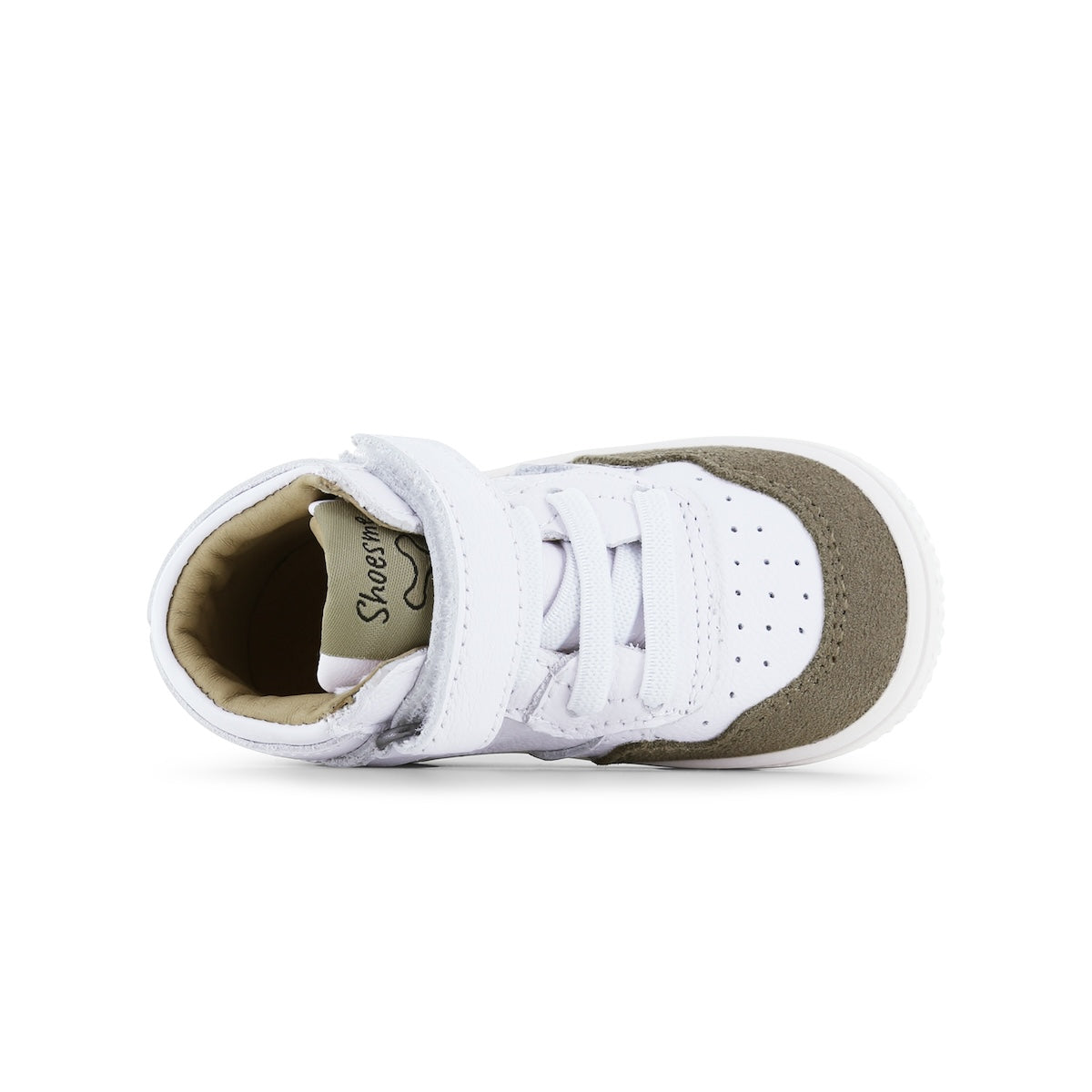 De Shoesme baby sneaker white taupe is perfect als je op zoek bent naar babyschoenen die er super leuk uit zien en tegelijkertijd ook goede ondersteuning bieden bij de eerste stapjes. VanZus.