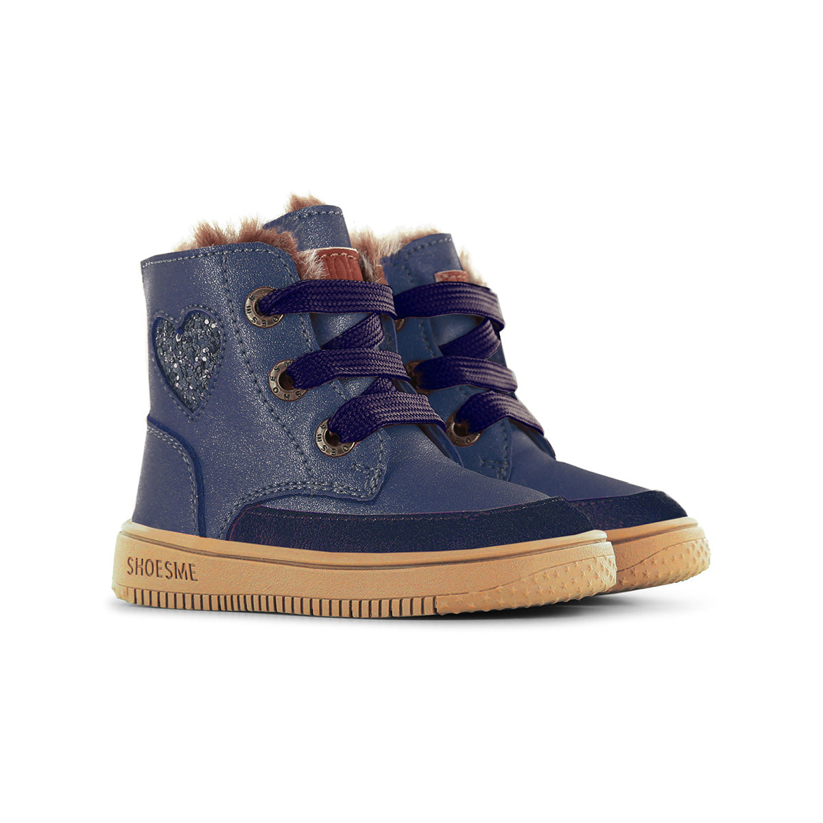 Stijlvol, comfortabel en veilig: de Shoesme baby-proof sneakers in blue metalic. Speciaal ontworpen voor kindjes die hun eerste stapjes zetten. Met veters en anti-slipzool. In diverse kleuren en maten. VanZus