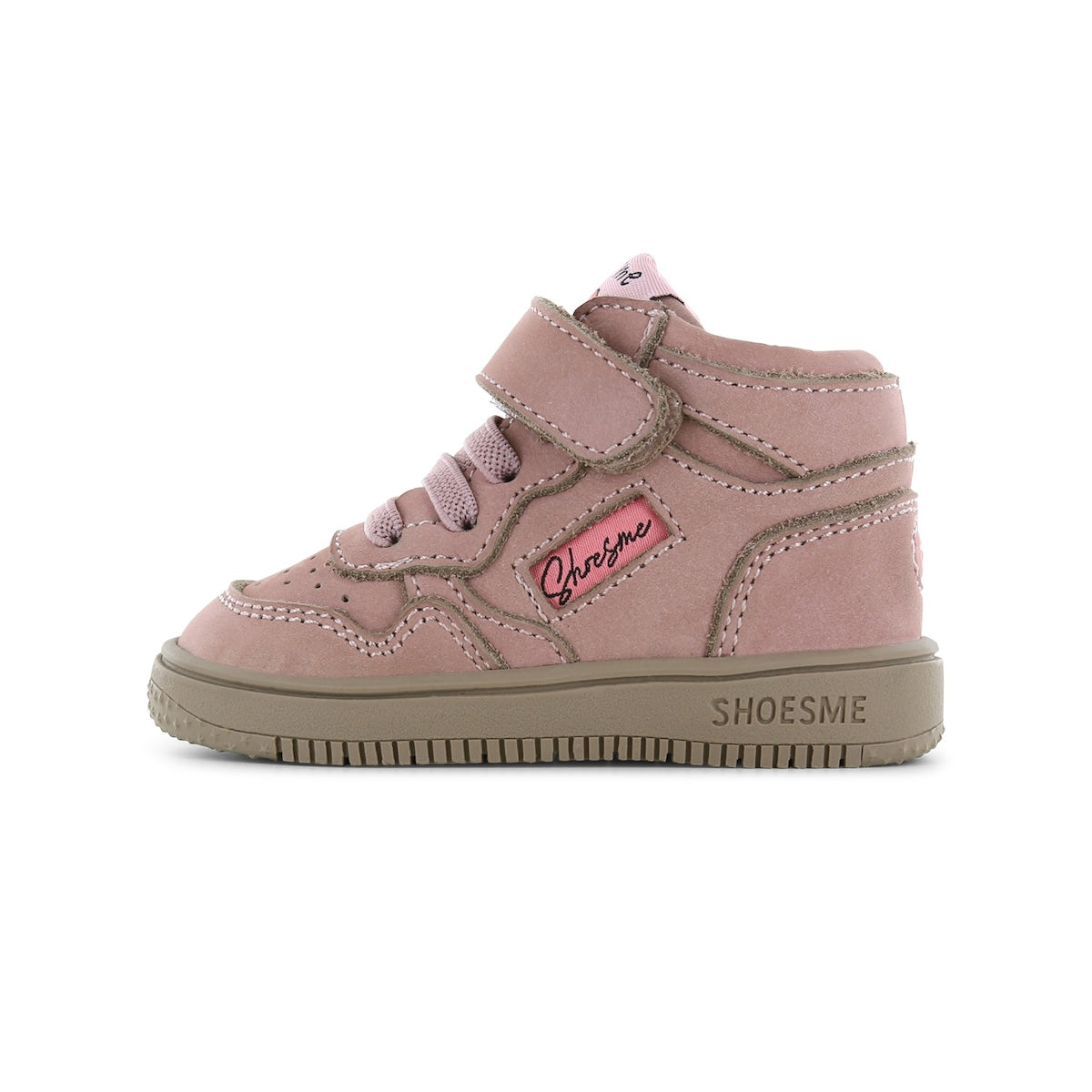 Met de Shoesme basket sneaker in de kleur old pink zijn superleuke schoenen voor jouw kindje. Shoesme heeft een hele uitgebreide sneaker collectie. Alle sneakers zien er tof uit want er is veel aandacht besteed aan de details. VanZus