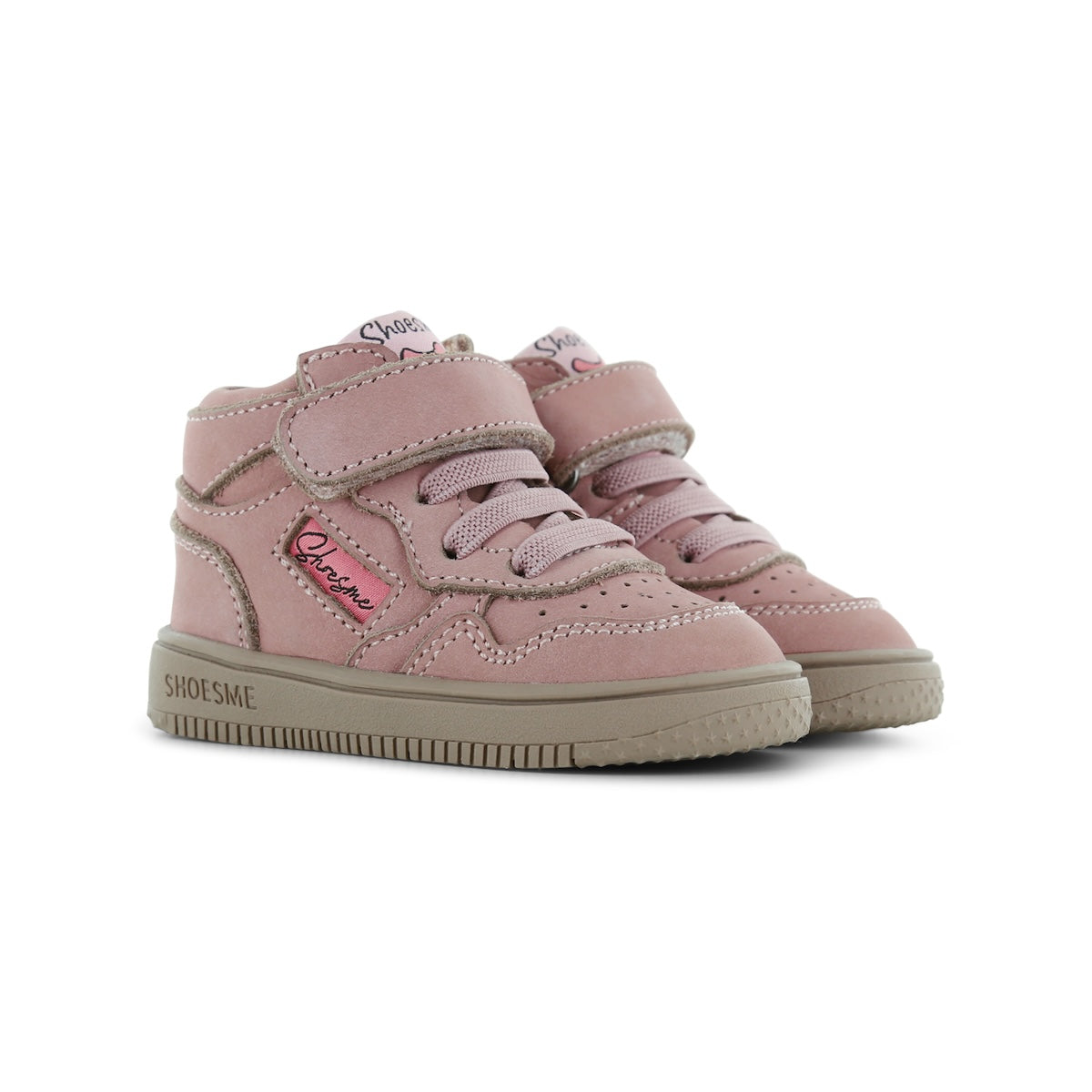 Met de Shoesme basket sneaker in de kleur old pink zijn superleuke schoenen voor jouw kindje. Shoesme heeft een hele uitgebreide sneaker collectie. Alle sneakers zien er tof uit want er is veel aandacht besteed aan de details. VanZus