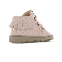 Stijlvol, comfortabel en veilig: de Shoesme baby-proof schoen  in pink hearts. Speciaal ontworpen voor kindjes die hun eerste stapjes zetten. Met veter en anti-slipzool. In verschillende kleuren en maten. VanZus