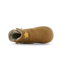 Perfect voor kleintjes: de Shoesme baby-proof laarsjes in cognac. Met elastische stukken, ritssluiting, antip-slip en flexibele zool. In de kleuren cognac en taupe. VanZus