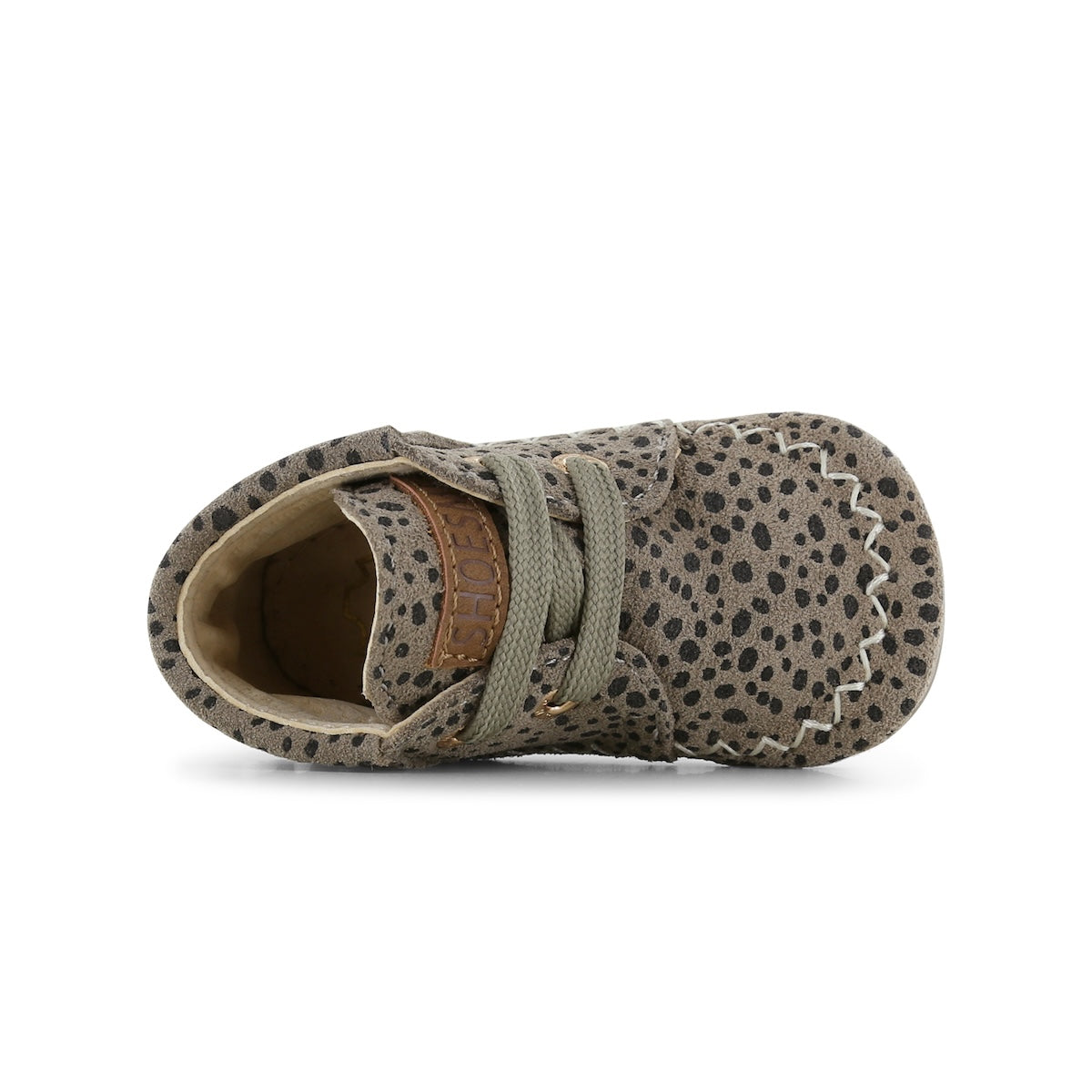 Stijlvol, comfortabel en veilig: de Shoesme baby-proof schoen met franjes in grey dots. Speciaal ontworpen voor kindjes die hun eerste stapjes zetten. Met veter en anti-slipzool. In verschillende kleuren en maten. VanZus