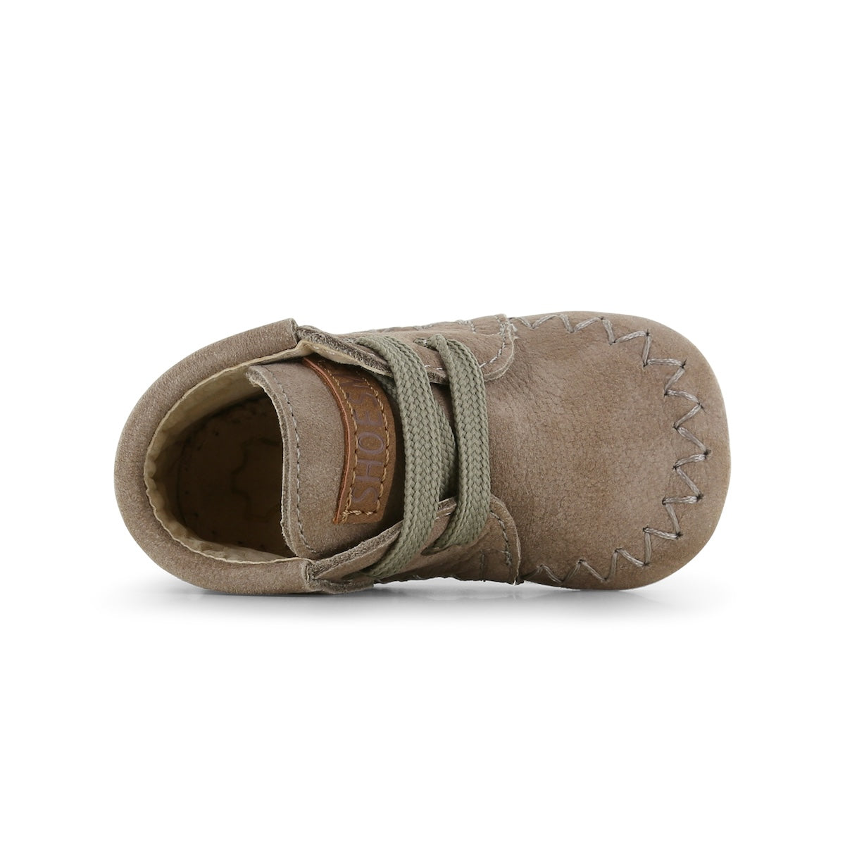 Stijlvol, comfortabel en veilig: de Shoesme baby-proof schoen met franjes in taupe. Speciaal ontworpen voor kindjes die hun eerste stapjes zetten. Met veter en anti-slipzool. In verschillende kleuren en maten. VanZus