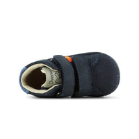 Kruipen en lopen doe je natuurlijk met de baby schoentjes stootneus in dark blue orange van Shoesme. De sneakers beschermen de voetjes van je kleintje tijdens ontdekkingstochten. In verschillende kleuren en maten. VanZus