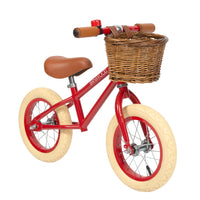 Ontdek deze toffe Banwood loopfiets vintage red! Deze toffe loopfiets voor jongens en meisjes heeft een mooie, matte rode kleur. Deze fiets ie gemaakt om lang mee te gaan en je kind zal er dan ook heel veel plezier mee beleven! VanZus