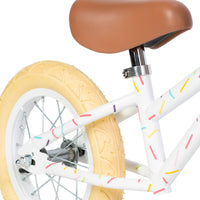 Ontdek deze kleurrijke Banwood loopfiets vintage banwood x marest allerga white! Deze toffe loopfiets voor jongens en meisjes heeft een witte kleur en is voorzien van een vrolijke confettiprint. VanZus