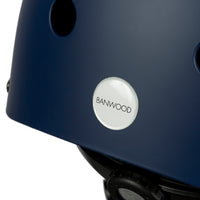 Deze Banwood helm classic matte navy is een kinderhelm die het hoofd van je kindje goed beschermt, maar waarmee je kindje ook nog eens stijlvol is. VanZus
