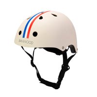 Deze Banwood helm classic stripes is een kinderhelm die het hoofd van je kindje goed beschermt, maar waarmee je kindje ook nog eens stijlvol is. VanZus