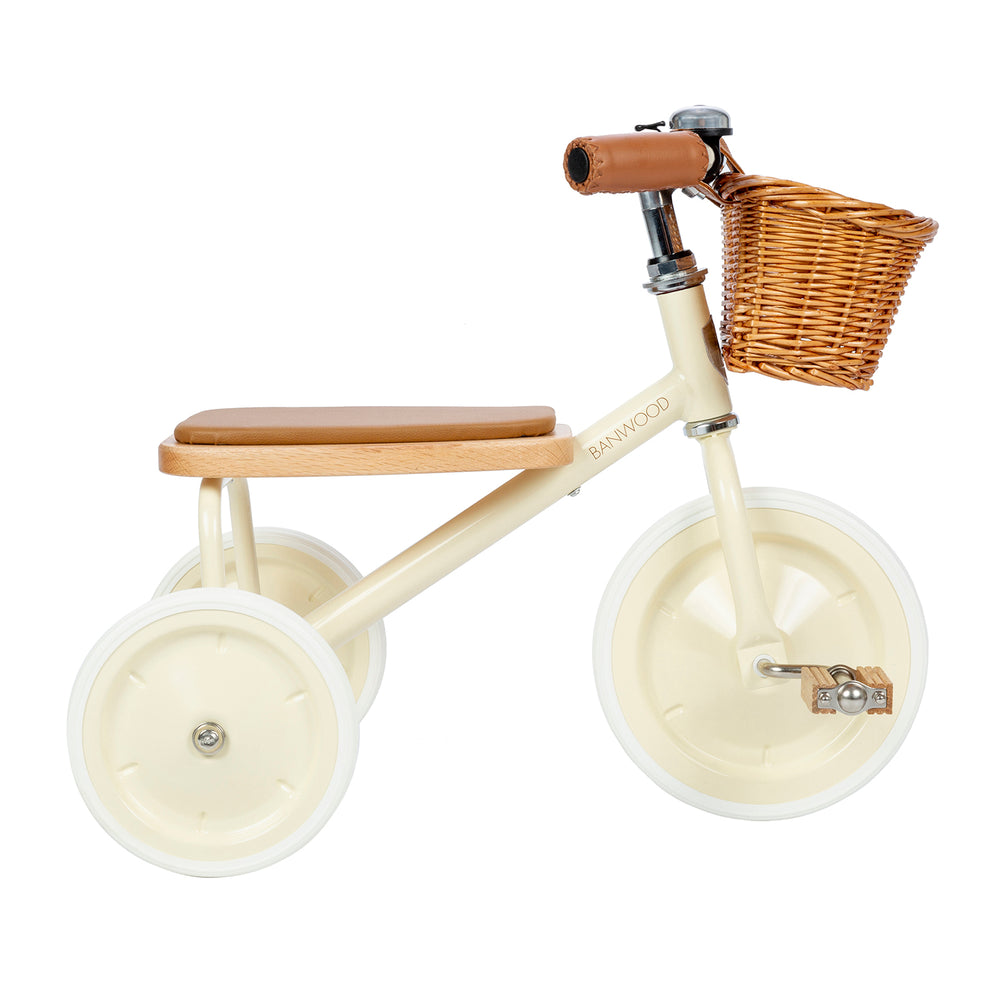 Deze leuke Banwood driewieler in vintage cream is een superleuke kinderfiets met een retro design. Met deze fiets kunnen zelfs de allerkleinsten mee op een fietstochtje. Deze fiets is namelijk geschikt voor kinderen vanaf 2 jaar. VanZus