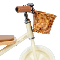 Deze leuke Banwood driewieler in vintage cream is een superleuke kinderfiets met een retro design. Met deze fiets kunnen zelfs de allerkleinsten mee op een fietstochtje. Deze fiets is namelijk geschikt voor kinderen vanaf 2 jaar. VanZus