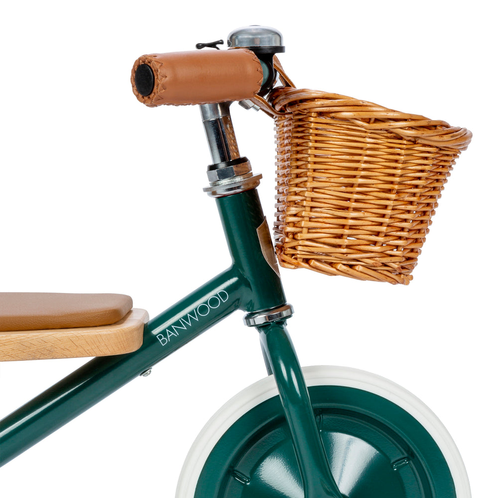 Deze leuke Banwood driewieler in vintage green is een superleuke kinderfiets met een retro design. Met deze fiets kunnen zelfs de allerkleinsten mee op een fietstochtje. Deze fiets is namelijk geschikt voor kinderen vanaf 2 jaar. VanZus