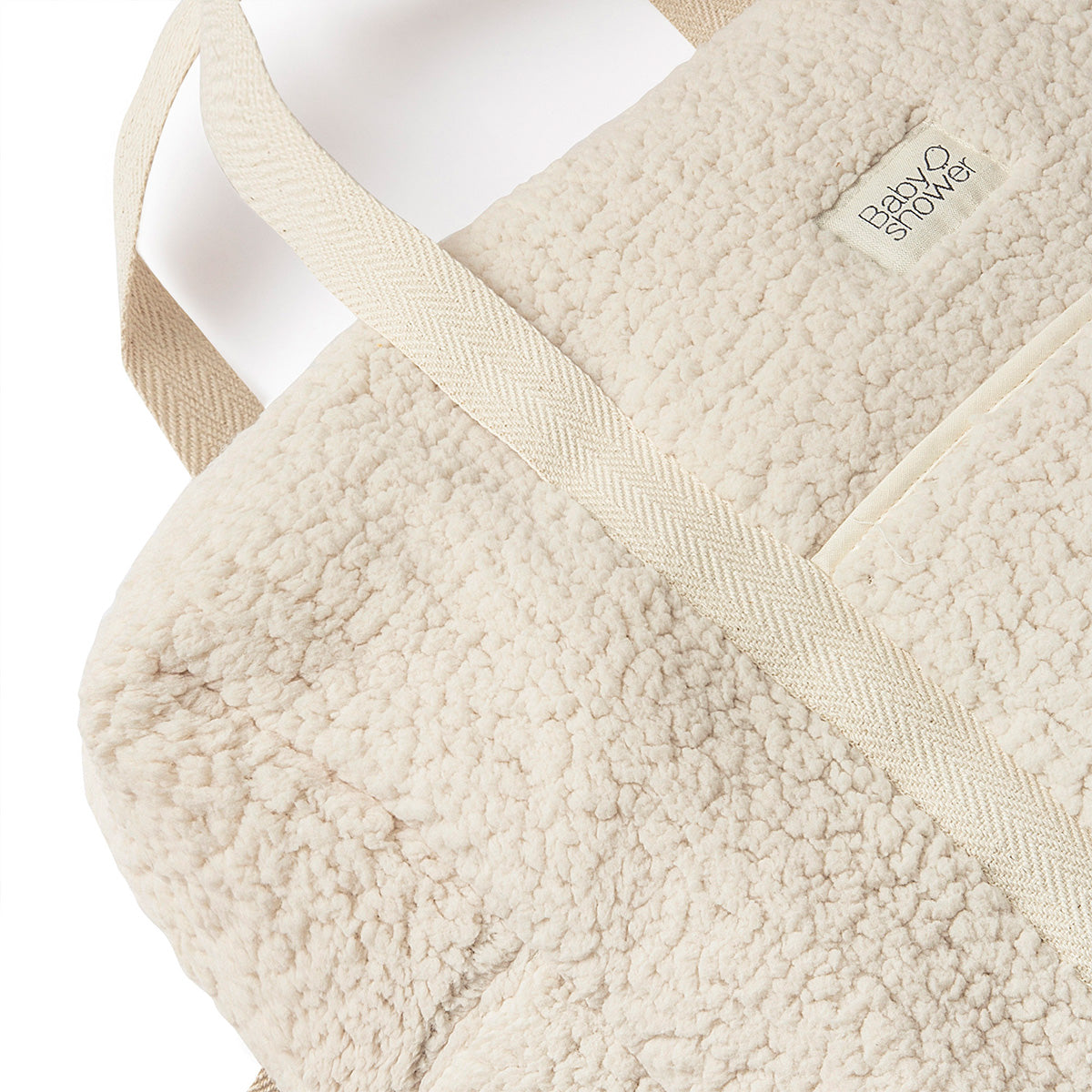 Op zoek naar een stijlvolle luiertas? De mombag camila in mouton van Babyshower is perfect voor onderweg. Handige afsluitbare tas met vakjes, lange hengsels en verstelbare cross-body riem. VanZus