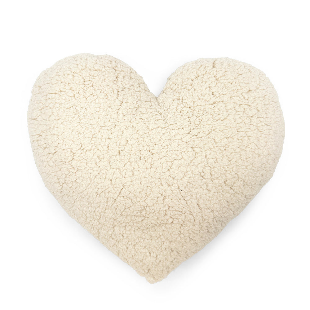 Voeg het Babyshower heart kussen mouton toe aan het wiegje, ledikantje of de box. Gemaakt van zachte stof. Afmeting: 30x30 cm. Machinewasbaar. Verkrijgbaar in ster, maan en hart. Mix en match! VanZus