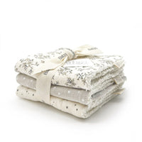 De 3-pack mini handdoekjes in miley van Babyshower zijn ideaal voor kleine handen en gezichten (28x28 cm). Gemaakt van 100% Oeko-Tex katoen, veilig voor de gevoelige huid. Wasbaar op 30 graden. VanZus