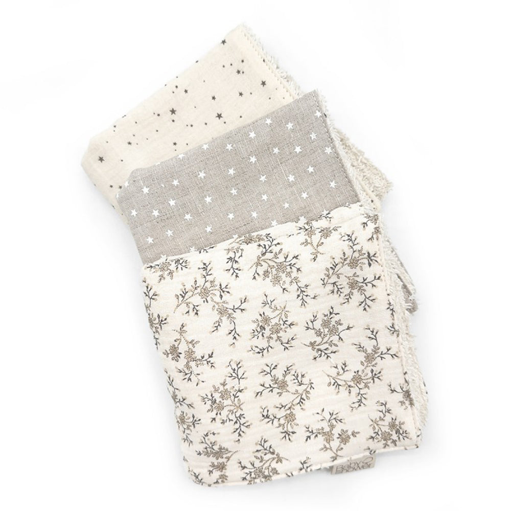De 3-pack mini handdoekjes in miley van Babyshower zijn ideaal voor kleine handen en gezichten (28x28 cm). Gemaakt van 100% Oeko-Tex katoen, veilig voor de gevoelige huid. Wasbaar op 30 graden. VanZus