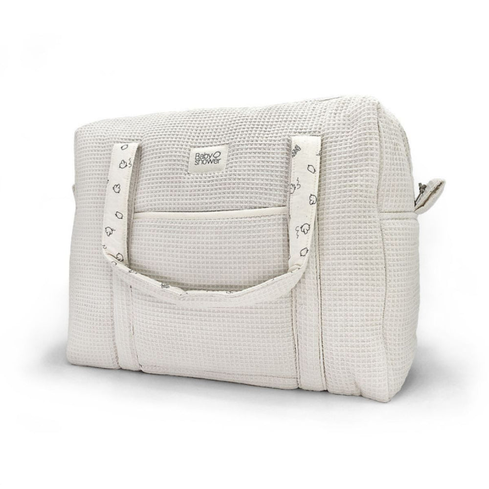 Zoek je een stijlvolle luiertas? De mombag camila in waffle cloud van Babyshower is perfect voor onderweg. Handige afsluitbare tas met vakjes, lange hengsels en verstelbare cross-body riem. Met luxe wafelstof. VanZus