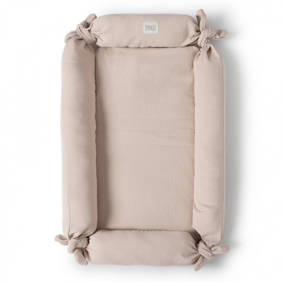 Het mini babynestje feel blush van Babyshower biedt een comfortabele en veilige plek voor je baby om te rusten. Ademend, zacht en makkelijk te onderhouden. Tijdloos en elegant. VanZus