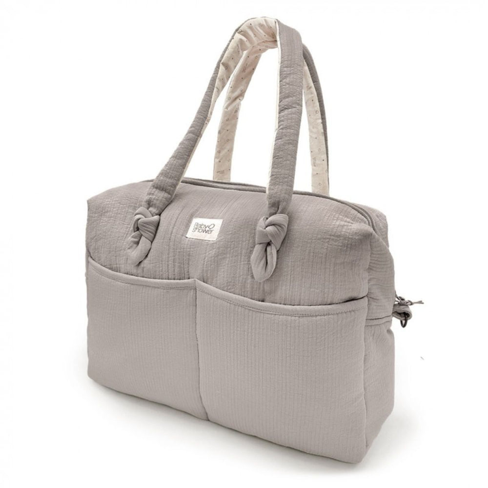 Zoek je een stijlvolle luiertas? De mom bag sophie in feel almond is perfect als je op pad gaat met je kindje of gebruik hem zelf als je gaat sporten. Handige afsluitbare tas met vakjes en lange hengsels. VanZus