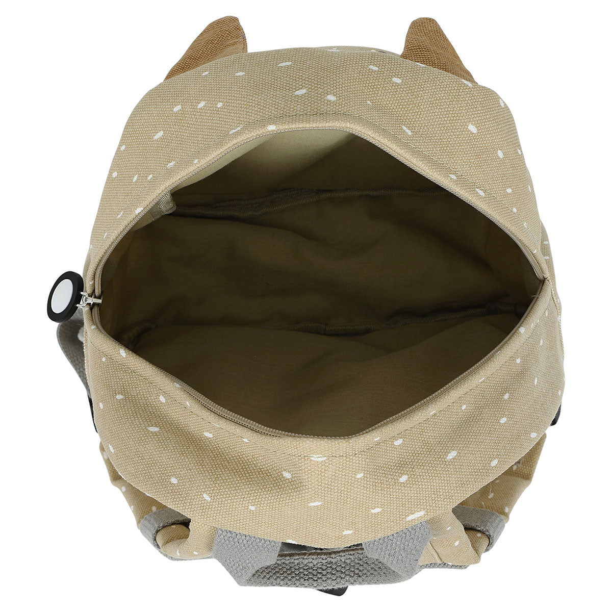 Met de Trixie Mr. Dog rugzak klein ben je klaar voor avontuur! In deze zandkleurige schooltas kan je al je spulletjes kwijt voor een dagje weg. De rugzak komt in de vorm van een hondje. VanZus.