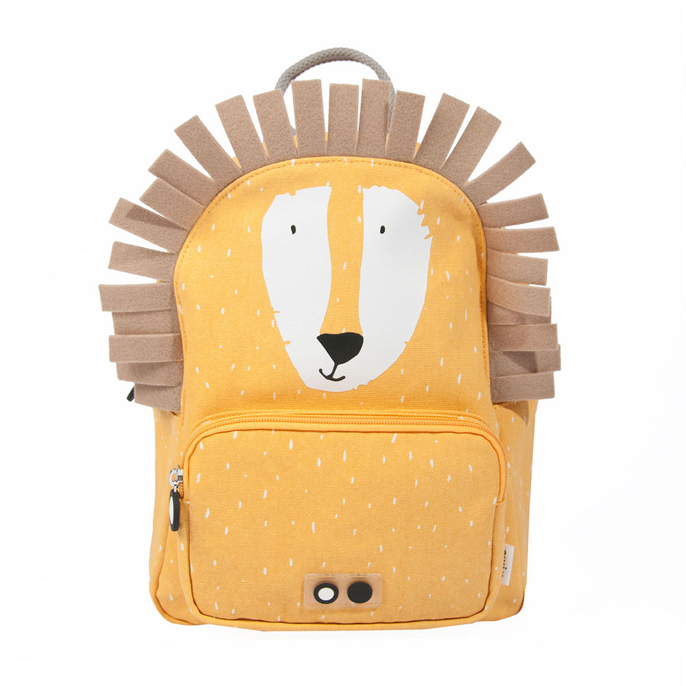 Met de Trixie Mr. Lion rugzak ben je klaar voor avontuur! In deze gele schooltas kan je al je spulletjes kwijt voor een dagje weg. De gele rugzak komt in de vorm van een stoere leeuw. VanZus.
