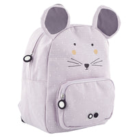 Met de Trixie Mrs. Mouse rugzak ben je klaar voor avontuur! In deze paarse schooltas kan je al je spulletjes kwijt voor een dagje weg. De paarse rugzak komt in de vorm van een vrolijk muisje. VanZus.