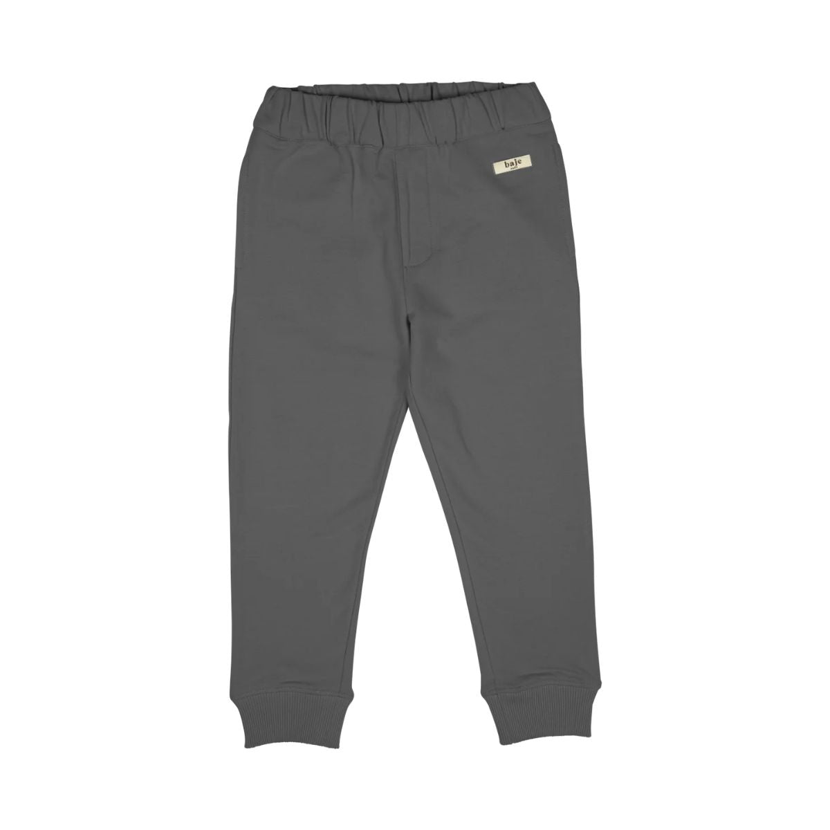 De Baje Studio brixton broek in de kleur grey dark is niet alleen een stoere, maar ook een hele comfortabele broek voor je kindje. Deze sweatpants zijn ideaal voor een chill dagje thuis of naar school. VanZus.